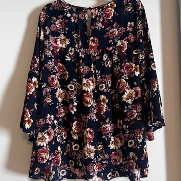 Bohemian Style Eyeshadow Floral Oversized Top 2X - Picture 2 of 7